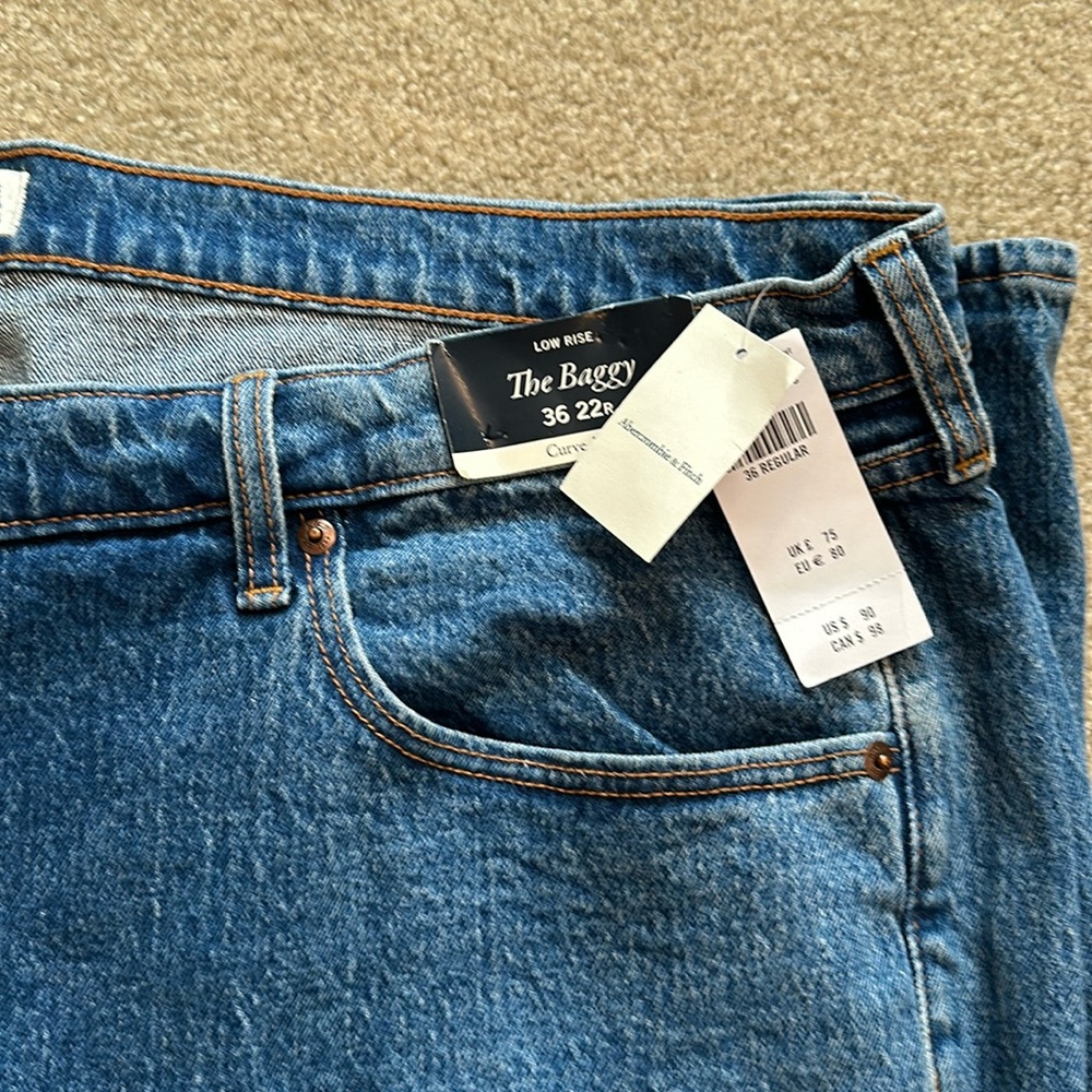 Women’s Abercrombie & Fitch jeans size 36 (22r)